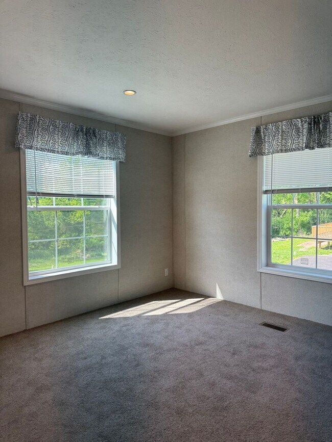 Building Photo - 465 Royal Manor Rd