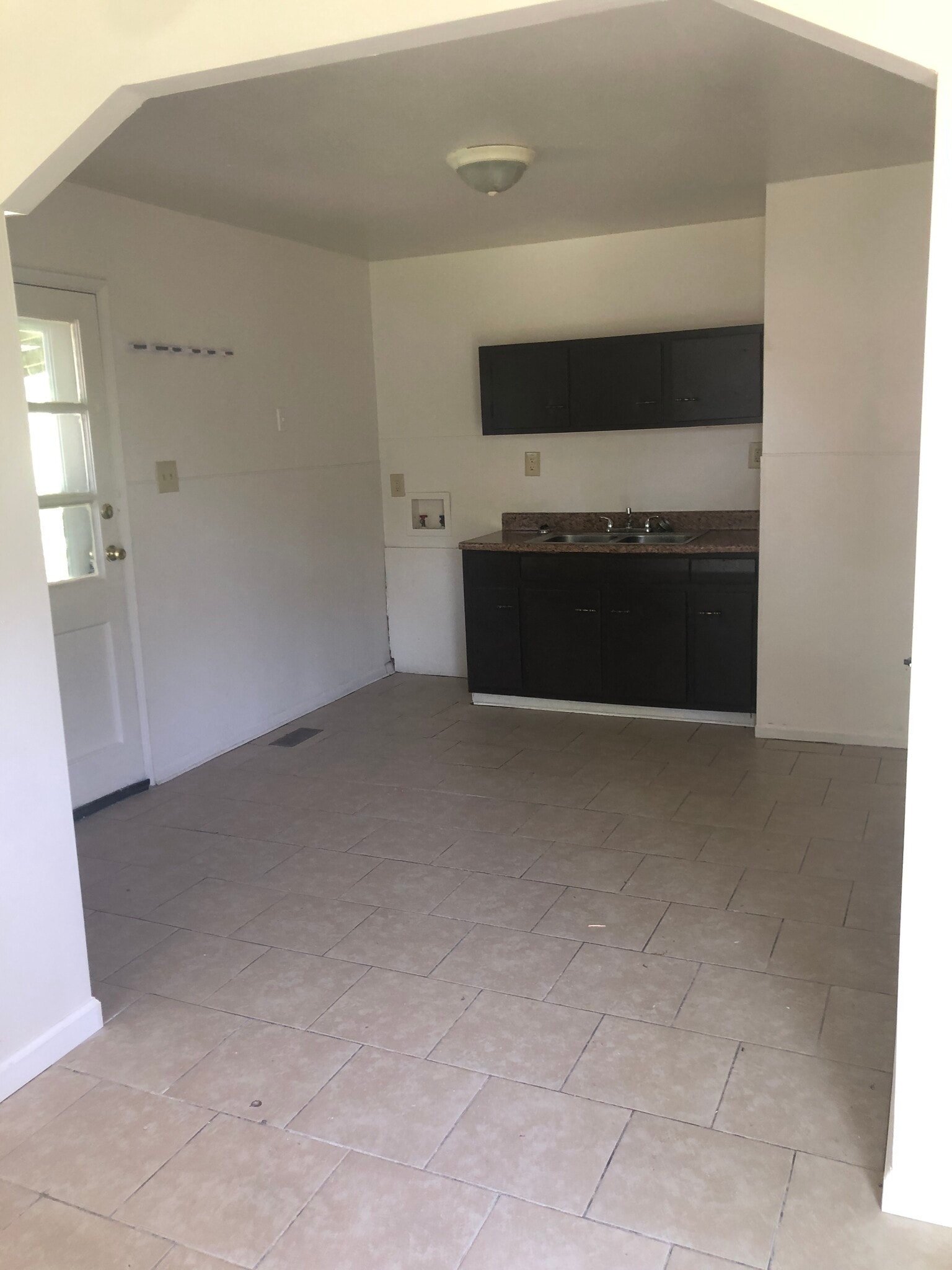 Building Photo - 6229 Carmin Ave