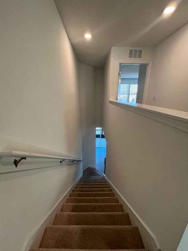 Building Photo - Town Home in The Trails -2 Primary Suites!!