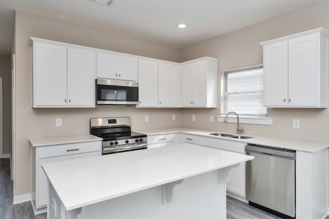 Building Photo - Move-In Ready 4 Bed, 2 Bath – Modern Upgrades & Appliances Included!