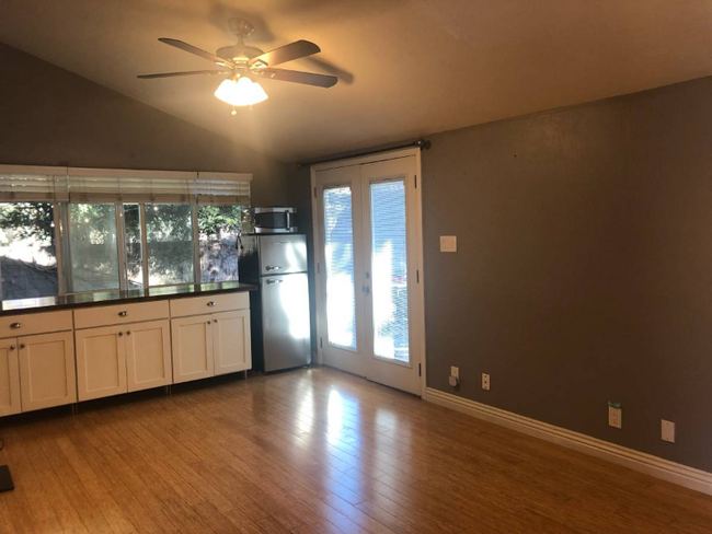 Building Photo - 105 Lindsey Dr