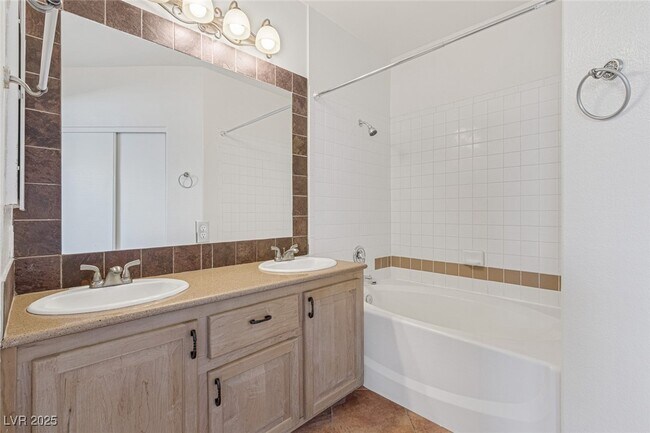 Building Photo - 9901 Trailwood Dr