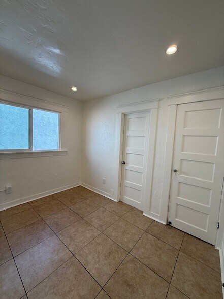 Building Photo - 2764 Southern Ave