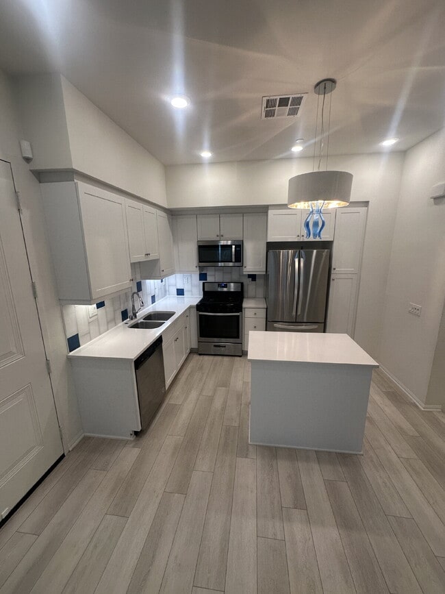 Building Photo - $4,000 - 4 Bed / 3.5 Bath Luxury Townhome in Suwerte Community in Otay Ranch