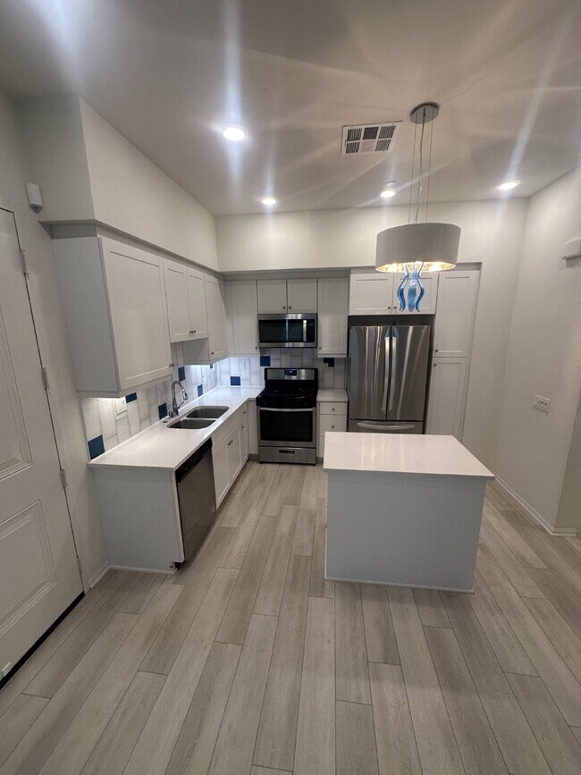 Building Photo - $4,200 - 4 Bed / 3.5 Bath Luxury Townhome in Suwerte Community in Otay Ranch