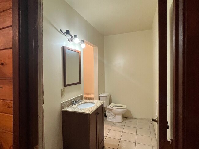 Building Photo - 409 Meadow Dr