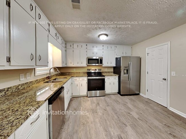 Building Photo - 2260 Rockwell Dr