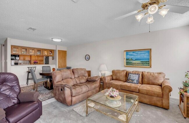 Building Photo - 604 Highcrest Dr