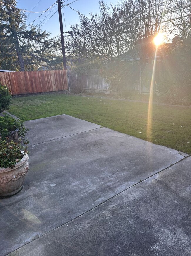 Building Photo - Garden of the Gods 3/1