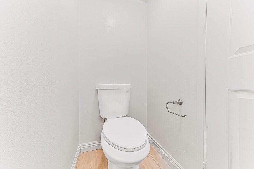 Building Photo - 402 California St