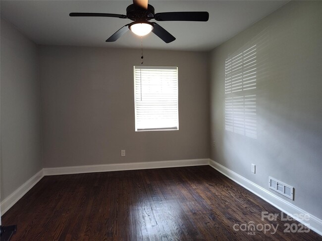 Building Photo - 3401 Bonaire Dr