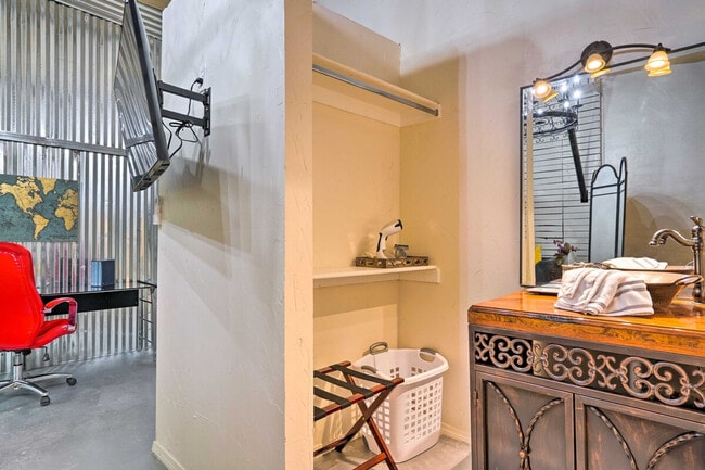 Building Photo - 3704 San Bernardo Ave