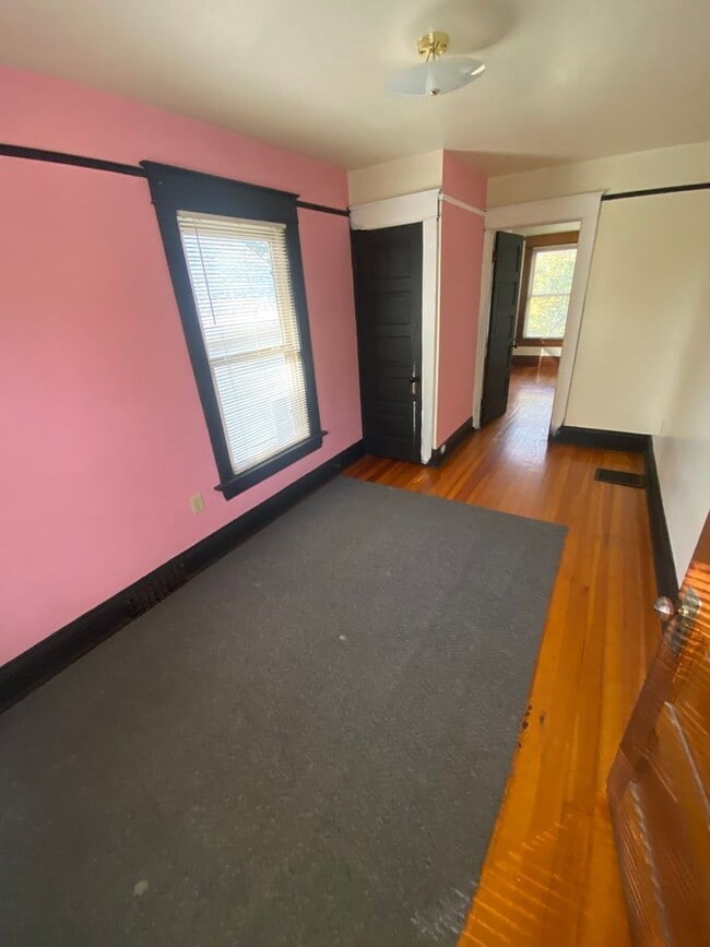 Building Photo - Charming 4-Bedroom Historic Home Near Down...