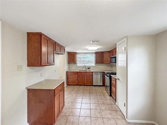 Building Photo - 12107 Tanglebriar Trail
