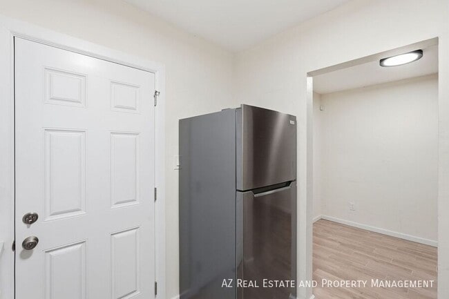 Building Photo - 1802 E Coronado Rd