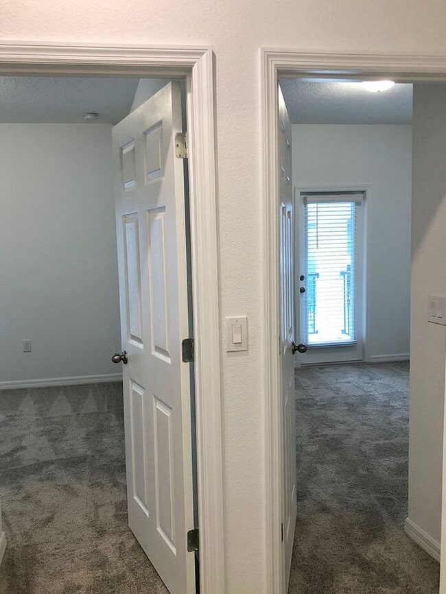 Building Photo - Beautiful 3/2.5 Newly Appointed Home with ...