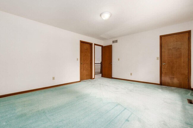 Building Photo - 100 E Dublin Granville Rd