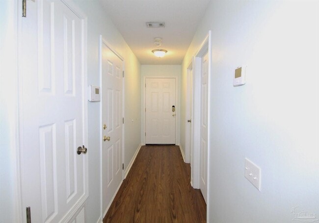 Building Photo - 1128 Sweetbriar St