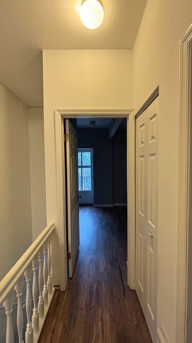 Building Photo - 348 N Newstead Ave