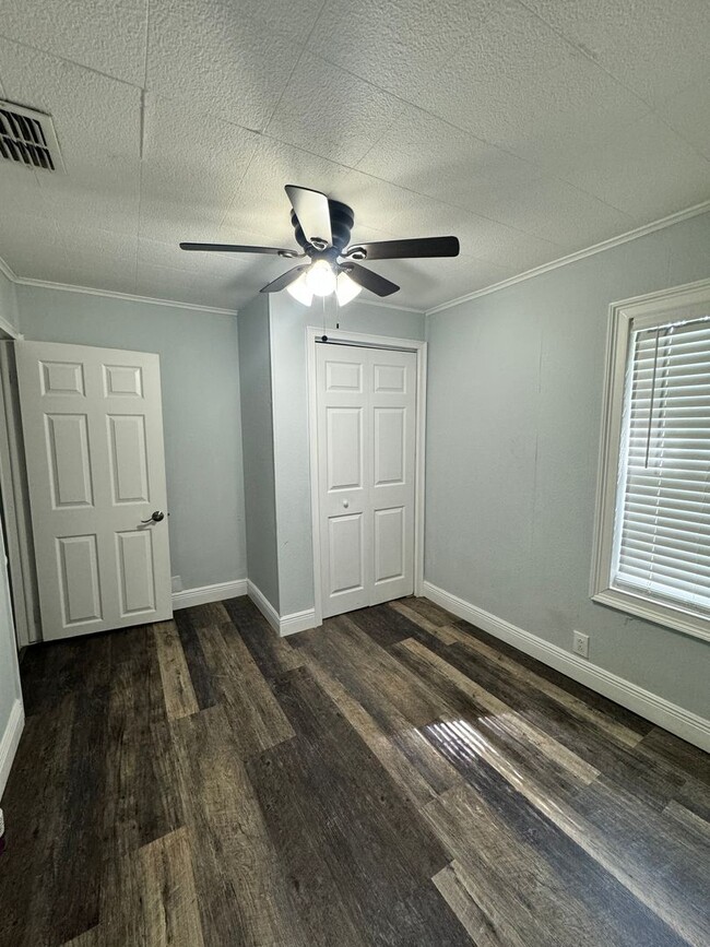 Building Photo - 2 Bedroom 1 Bath near Busch Garden