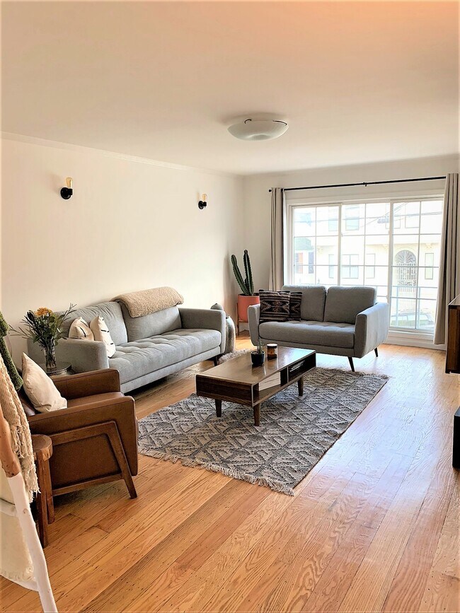 Living room - 527 29th Ave