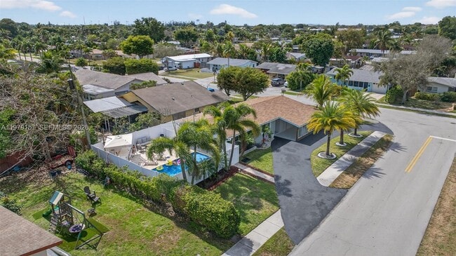 Building Photo - 268 SE 8th Ave