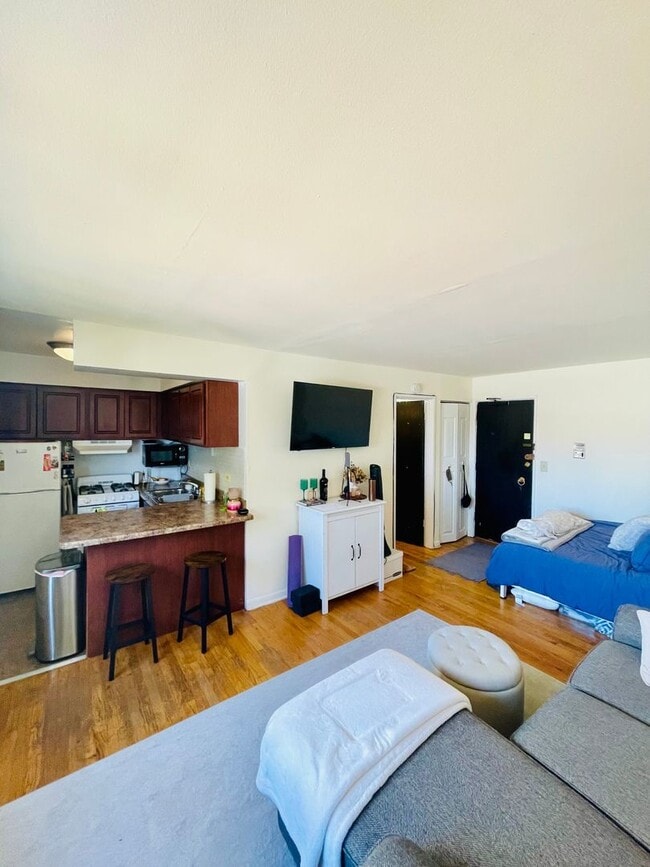 Building Photo - 3160 N Cambridge Ave