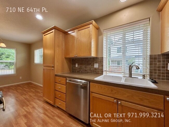Building Photo - 710 NE 64th Pl