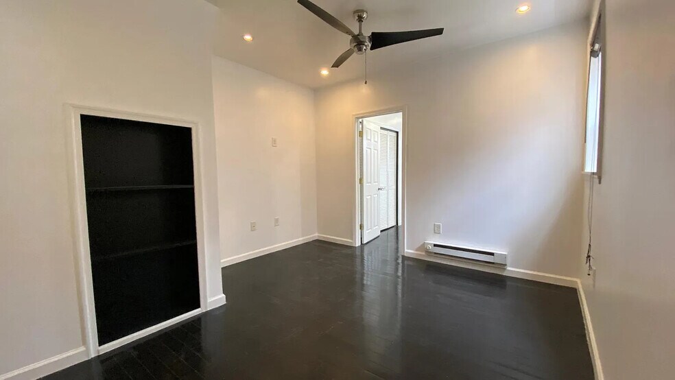 Living room - 2111 S 15th St