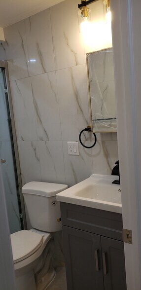 Building Photo - 468 Avenue Y