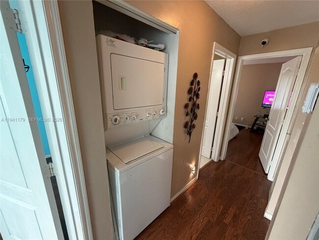 Building Photo - 810 NE 212th Terrace