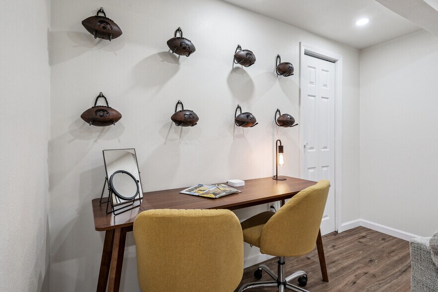 Building Photo - 1219 Oakcrest St