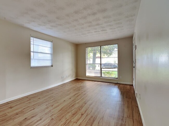 Building Photo - WESTSIDE HOME