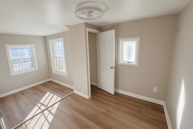 Building Photo - 704 E Perry St