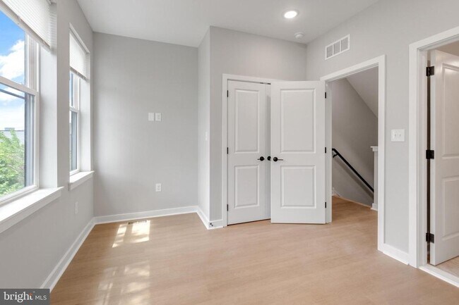 Building Photo - 2344 W Seybert St