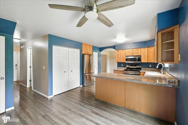 Building Photo - Spacious Palmer Home!