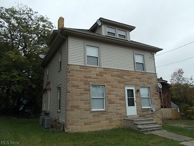 Primary Photo - 621 W Exchange St