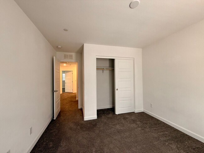 Building Photo - 3 BED 2.5 BATH 2 CAR GARAGE TOWNHOUSE w/ LOFT in CADENCE FOR RENT!