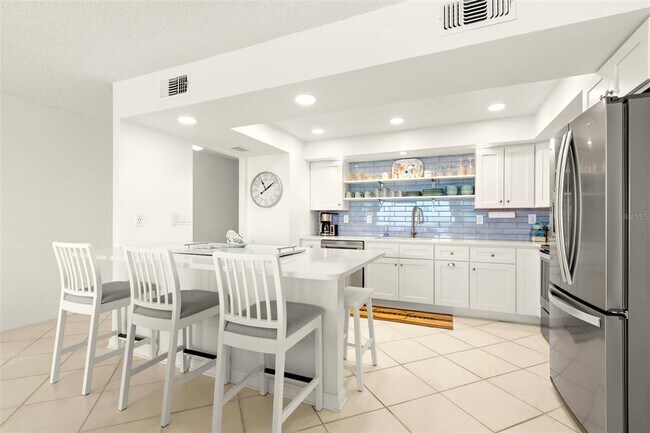 Building Photo - 1848 Shore Dr S