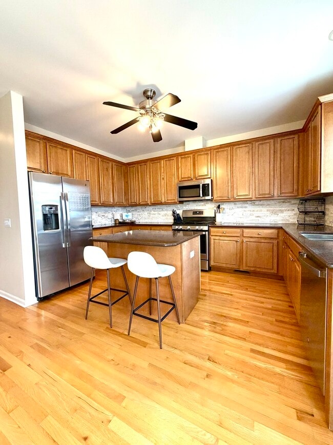 Building Photo - 362 Broadmoor Ln