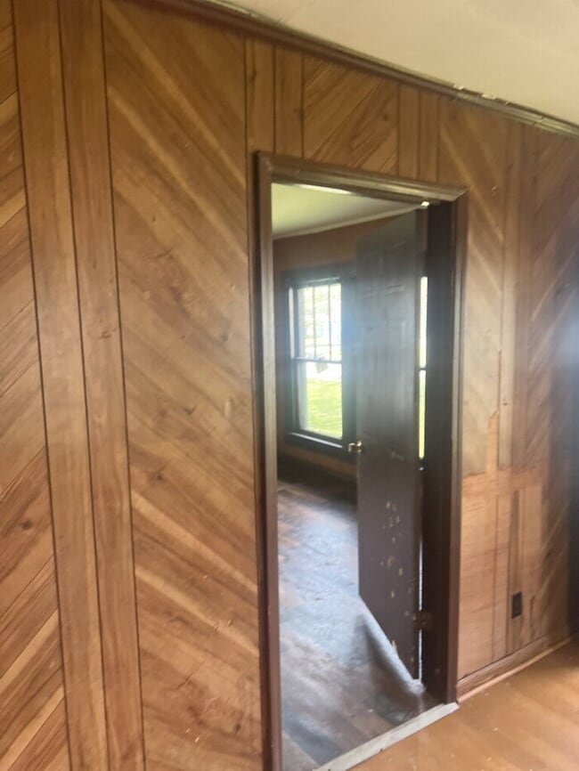 Building Photo - "Charming 2-Bedroom Retreat in Laurens - Perfect Comfort Awaits!"