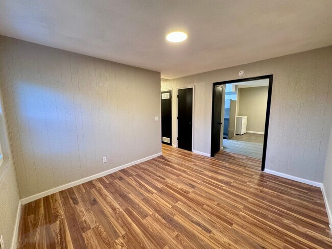 Building Photo - 228 SE 121st Rd