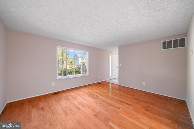 Building Photo - 1103 Burwick Dr