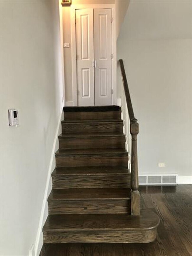 Building Photo - 4240 Gilbert Ave