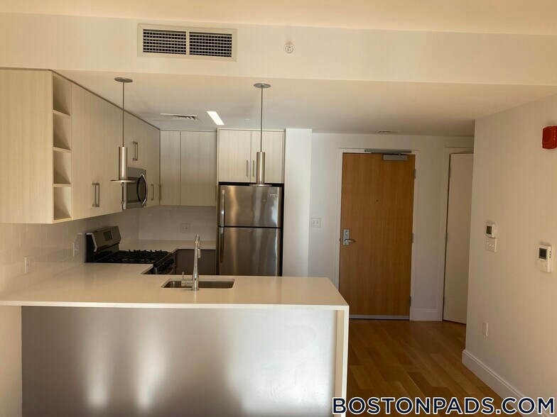 Building Photo - 150 Camden St