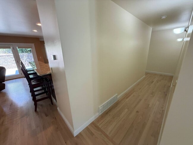 Building Photo - 3 Bed 2 Bath Large Beautiful Home