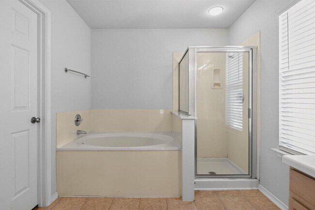 Building Photo - 1208 Heritage Hill Cove