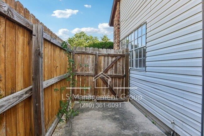 Building Photo - 6702 Windsor Hollow Dr