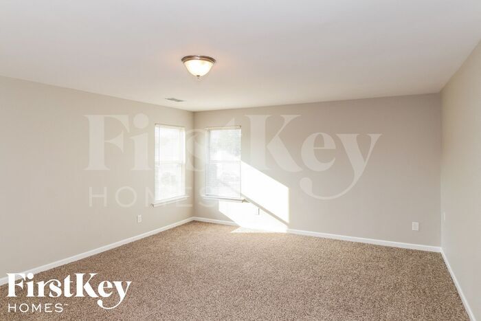 Building Photo - 6659 Woodford Ln