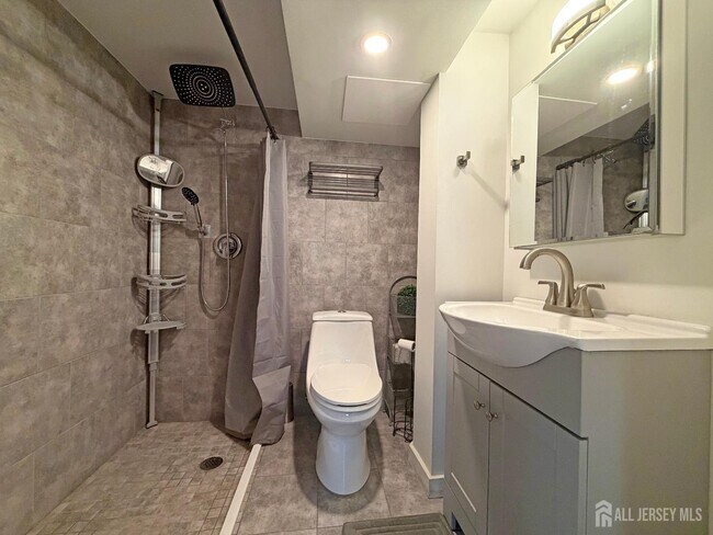 Building Photo - 7 Joseph Ct